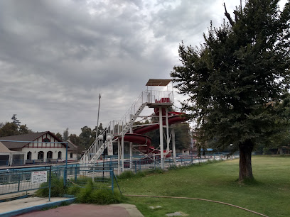 Gimnasio y piscina del Ejercito