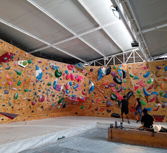 Hangar Boulder